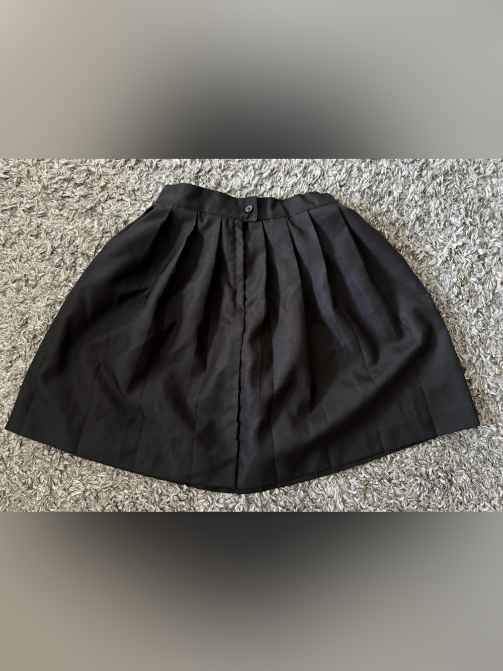 Black skirt size 8
In very good condition